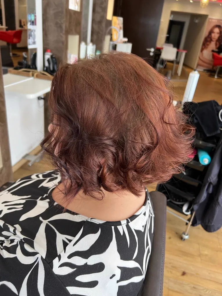 Farbe & Balayage: kupferfarbene Wellen